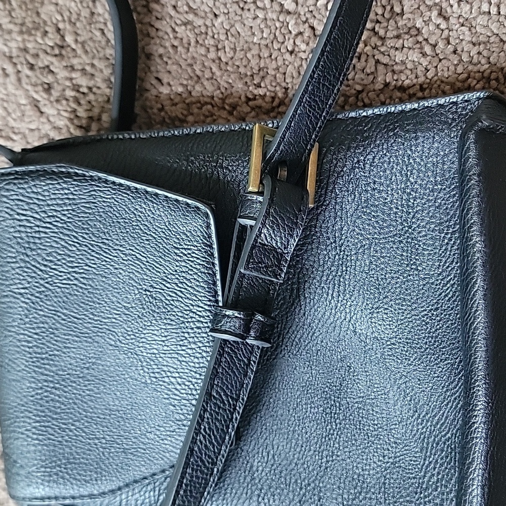 Soft Black Leather Crossbody Bag - Picture 4 of 4
